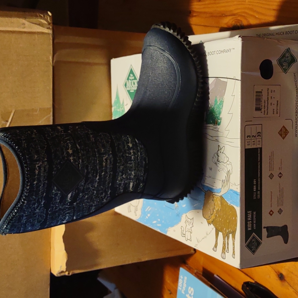 New in box muck company kids hale boots dress blue/ digital terrain print sz 13
